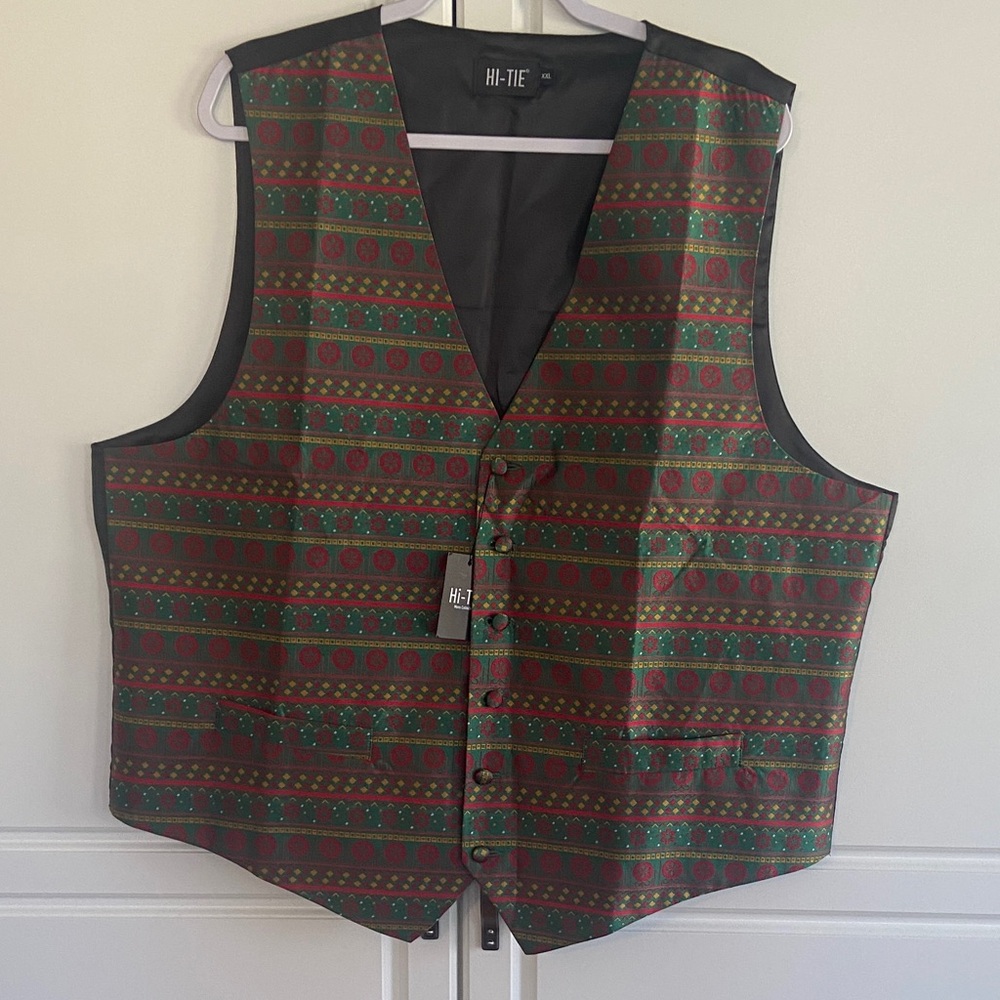Hi-Tie Holiday Patterned Vest in Red & Green